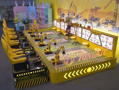 童趣科技，智享童年 广州童牛亲子工程乐园新版仿真挖掘机驾驶舱引领游乐新体验